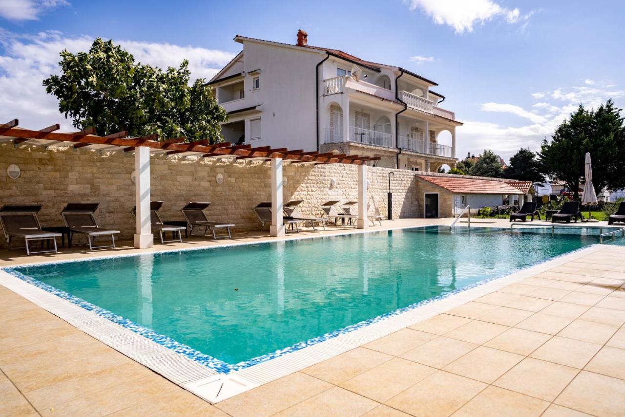 לופאר Apartments Stare Brajde מראה חיצוני תמונה