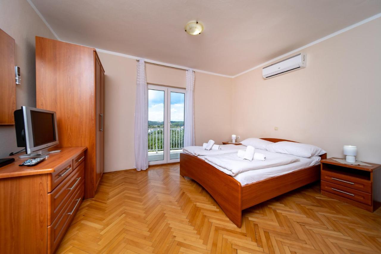 לופאר Apartments Stare Brajde מראה חיצוני תמונה