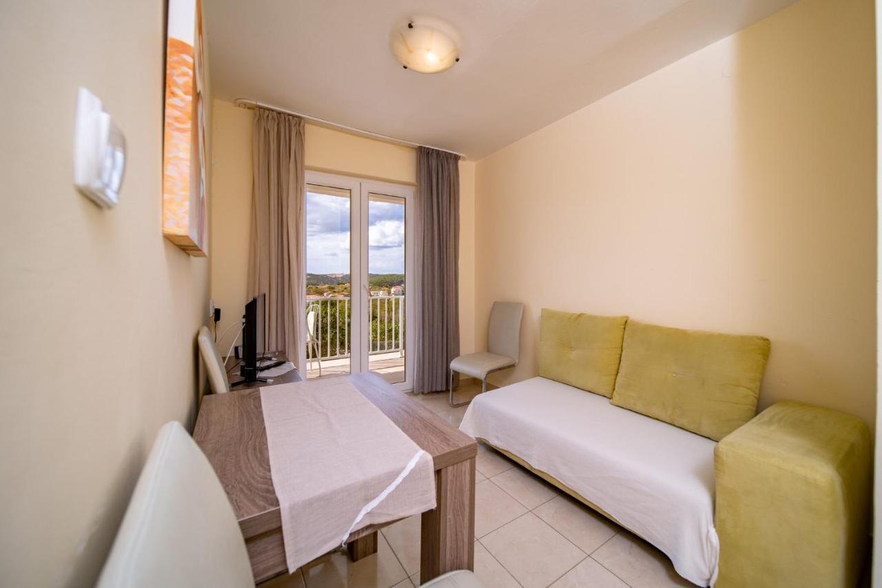 לופאר Apartments Stare Brajde מראה חיצוני תמונה