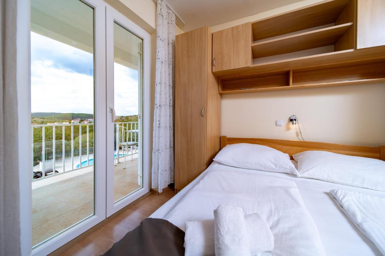 לופאר Apartments Stare Brajde מראה חיצוני תמונה