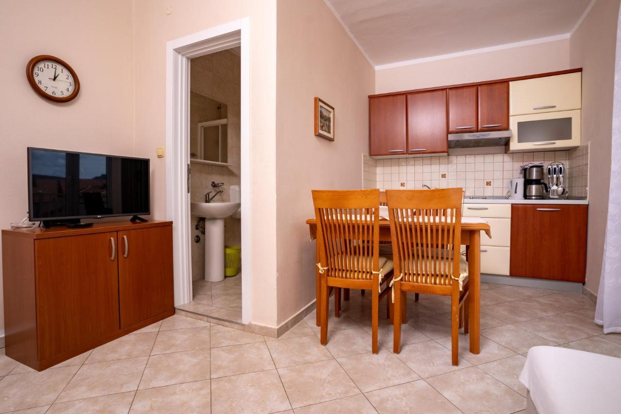 לופאר Apartments Stare Brajde מראה חיצוני תמונה