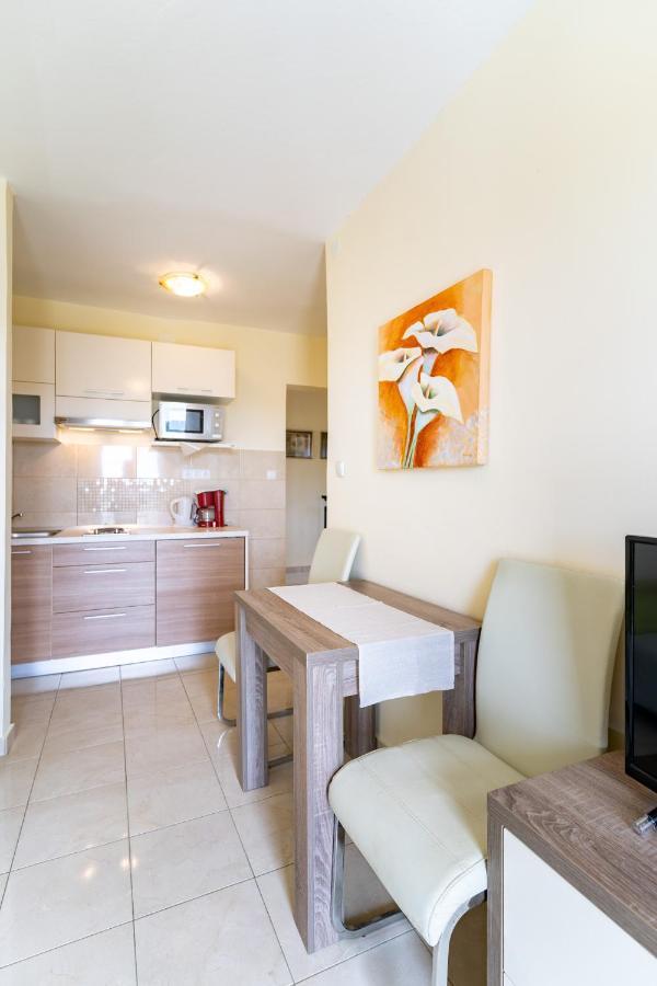לופאר Apartments Stare Brajde מראה חיצוני תמונה
