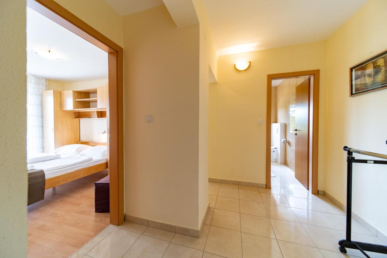 לופאר Apartments Stare Brajde מראה חיצוני תמונה