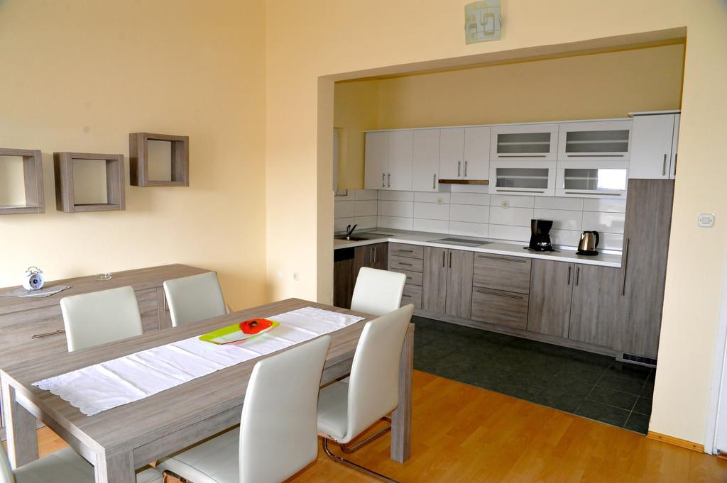 לופאר Apartments Stare Brajde חדר תמונה