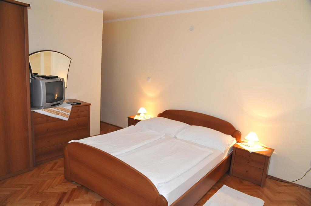 לופאר Apartments Stare Brajde חדר תמונה